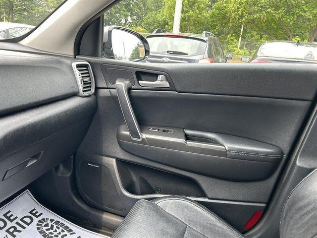 Photo of 2017 Mineral Silver Kia Sportage