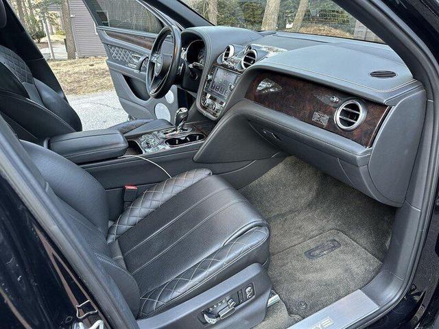 Photo of 2017 Black Crystal Metallic Bentley Bentayga