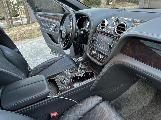 Photo of 2017 Black Crystal Metallic Bentley Bentayga
