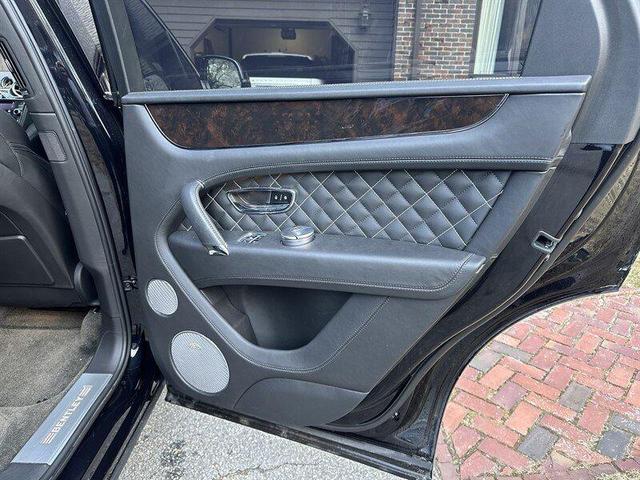 Photo of 2017 Black Crystal Metallic Bentley Bentayga