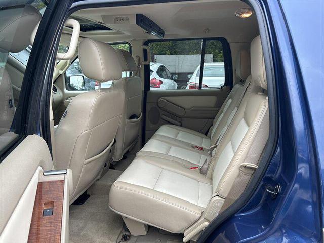 Photo of 2007 Dark Blue Pearl Clearcoat Metallic Ford Explorer
