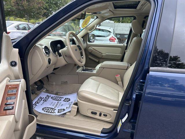 Photo of 2007 Dark Blue Pearl Clearcoat Metallic Ford Explorer
