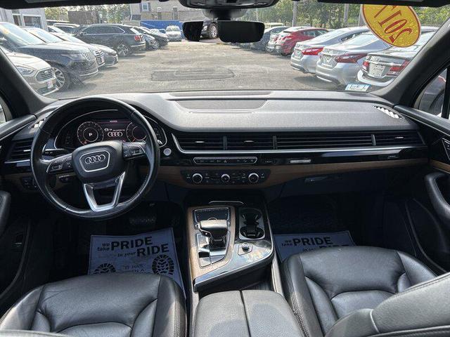 Photo of 2017 Night Black Audi Q7