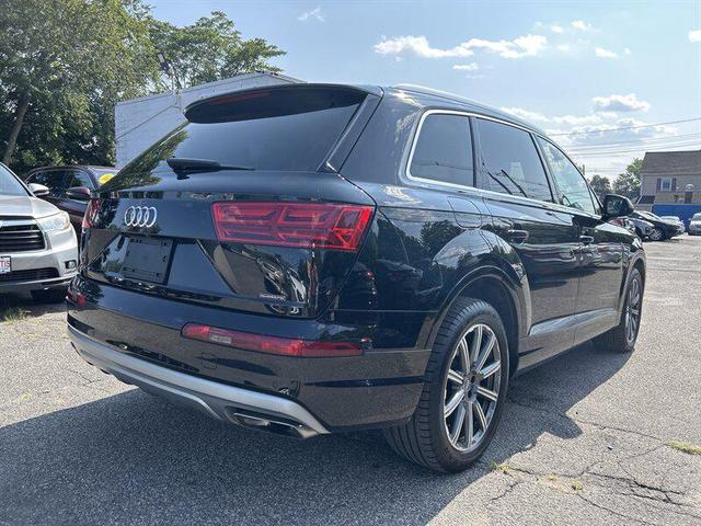 Photo of 2017 Night Black Audi Q7