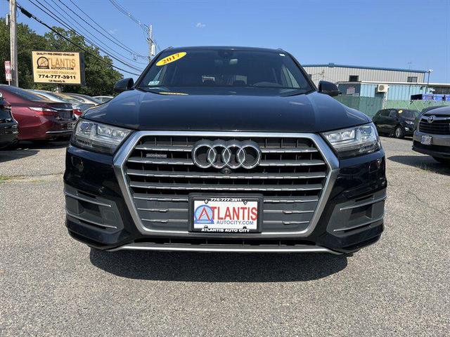 Photo of 2017 Night Black Audi Q7