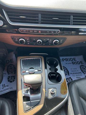 Photo of 2017 Night Black Audi Q7