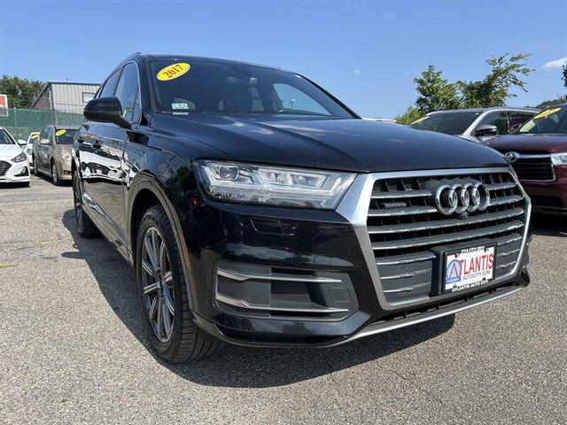 Photo of 2017 Night Black Audi Q7