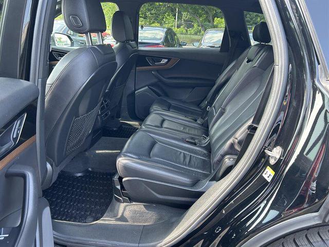 Photo of 2017 Night Black Audi Q7