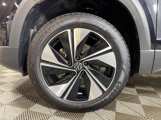 Photo of 2024 Deep Black Pearl Effect Volkswagen Taos