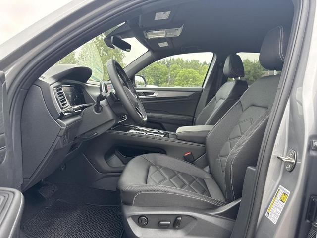 Photo of 2025 Silver Mist Metallic Volkswagen Atlas Cross Sport