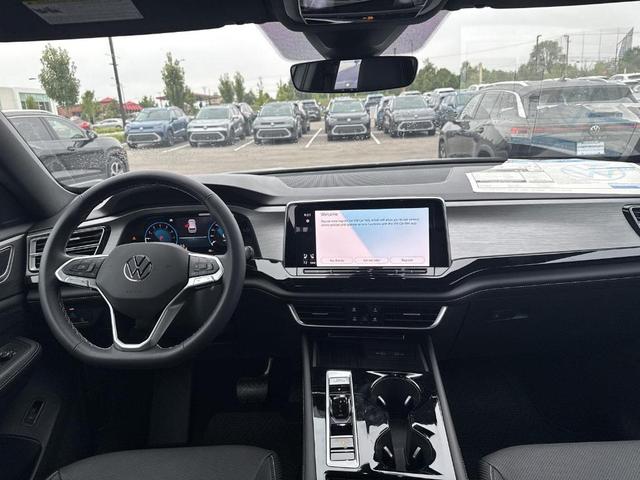 Photo of 2025 Silver Mist Metallic Volkswagen Atlas Cross Sport