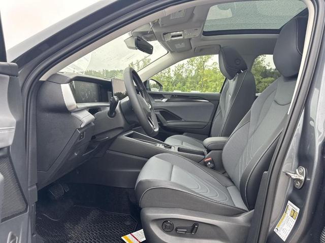 Photo of 2025 Platinum Gray Metallic Volkswagen Tiguan