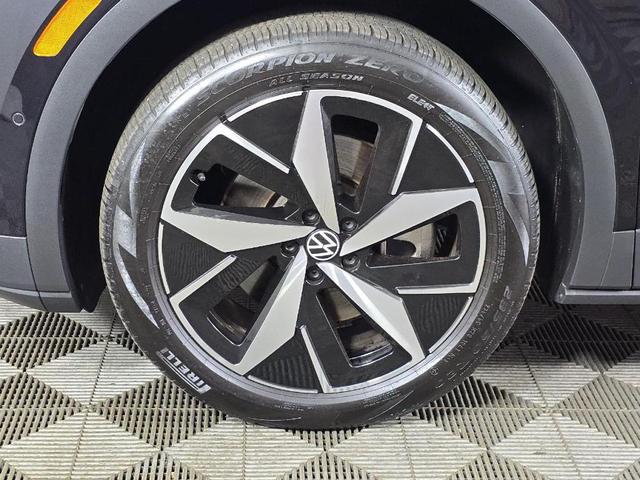 Photo of 2023 Deep Black Pearl Effect Volkswagen ID.4