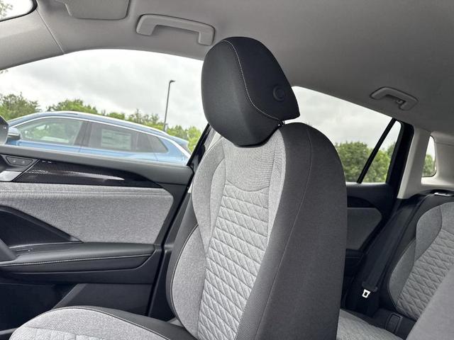 Photo of 2025 Deep Black Pearl Effect Volkswagen Tiguan