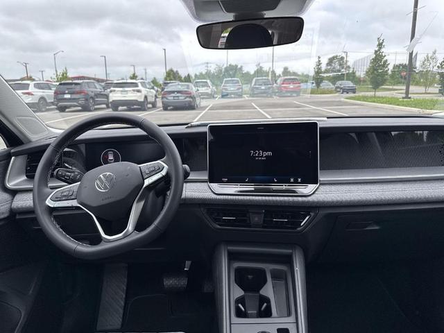 Photo of 2025 Deep Black Pearl Effect Volkswagen Tiguan
