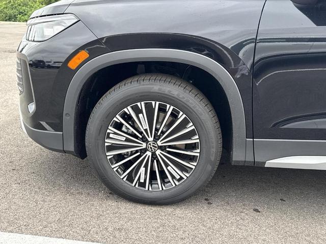 Photo of 2025 Deep Black Pearl Effect Volkswagen Tiguan