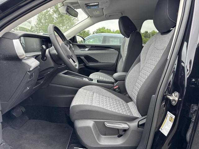 Photo of 2025 Deep Black Pearl Effect Volkswagen Tiguan