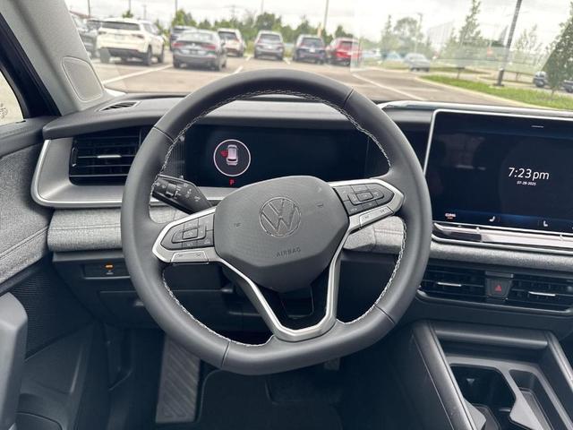 Photo of 2025 Deep Black Pearl Effect Volkswagen Tiguan