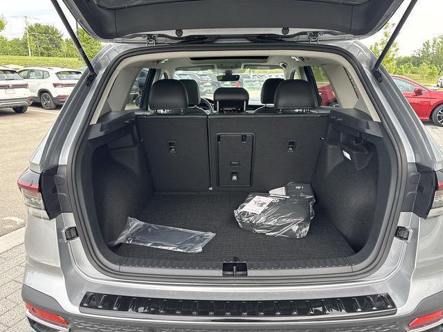 Photo of 2025 Pyrite Silver Metallic Volkswagen Taos