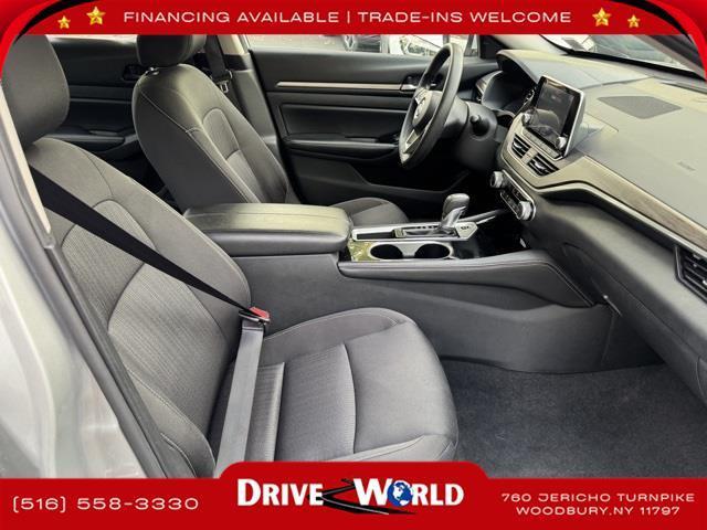 Photo of 2023 Brilliant Silver Metallic Nissan Altima