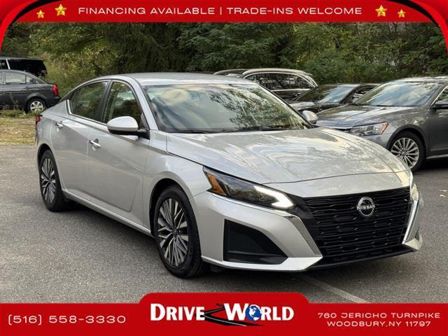Photo of 2023 Brilliant Silver Metallic Nissan Altima