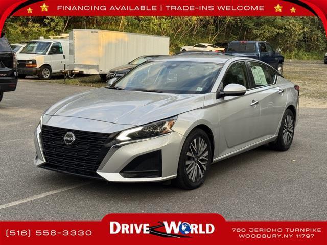 Photo of 2023 Brilliant Silver Metallic Nissan Altima