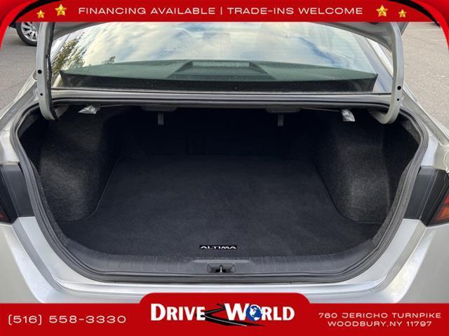Photo of 2023 Brilliant Silver Metallic Nissan Altima