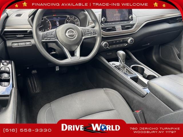 Photo of 2023 Gun Metallic Nissan Altima