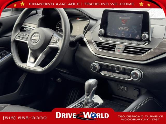 Photo of 2023 Gun Metallic Nissan Altima
