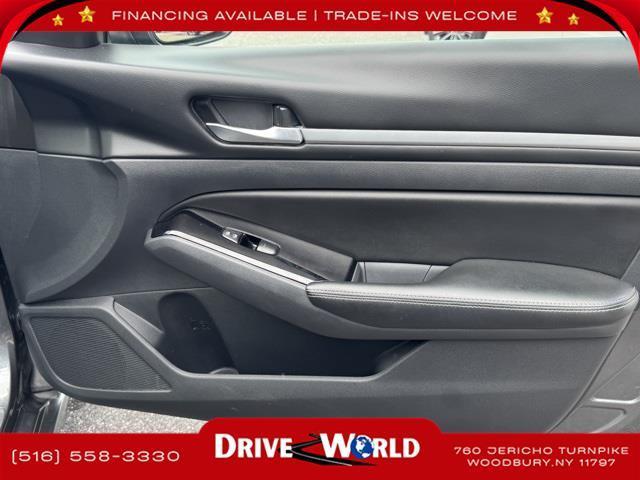 Photo of 2023 Gun Metallic Nissan Altima