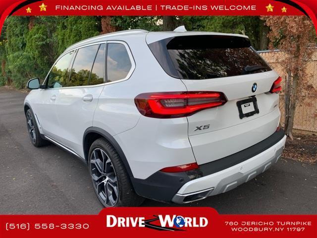 Photo of 2022 White Metallic BMW X5