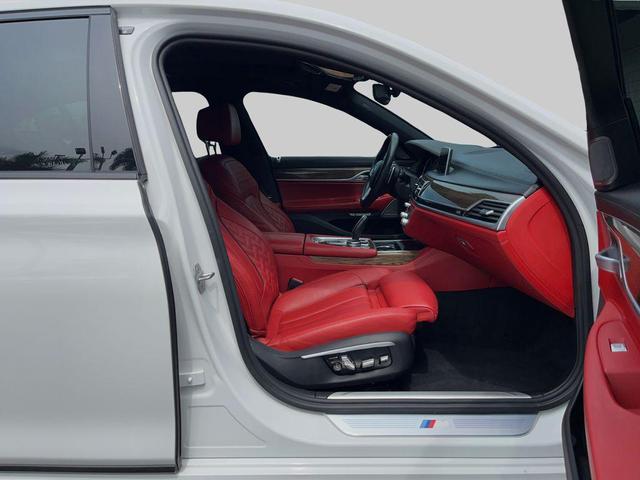Photo of 2017 Alpine White BMW 750