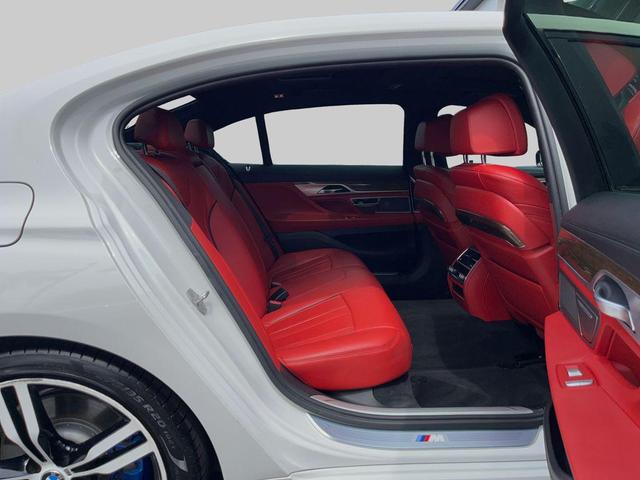 Photo of 2017 Alpine White BMW 750