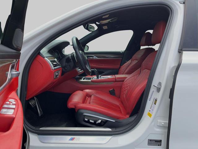 Photo of 2017 Alpine White BMW 750