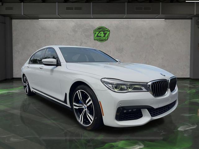 Photo of 2017 Alpine White BMW 750