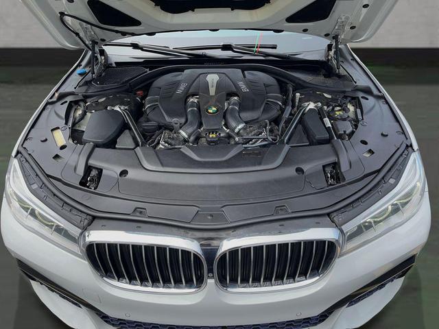Photo of 2017 Alpine White BMW 750