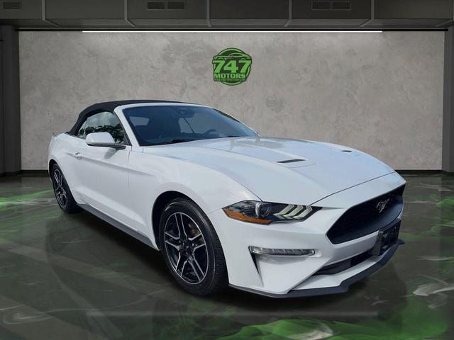 Photo of 2022 Oxford White Ford Mustang
