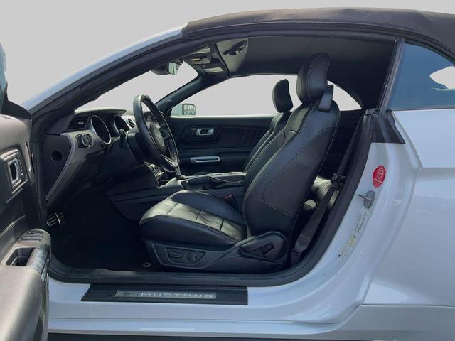 Photo of 2022 Oxford White Ford Mustang
