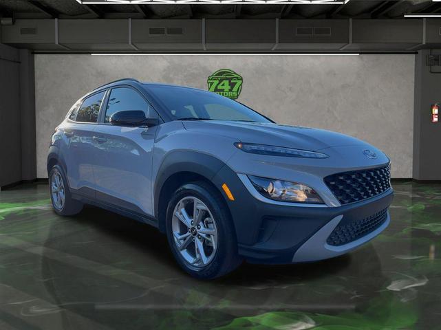 Photo of 2023 Cyber Silver w/Black Roof Hyundai KONA