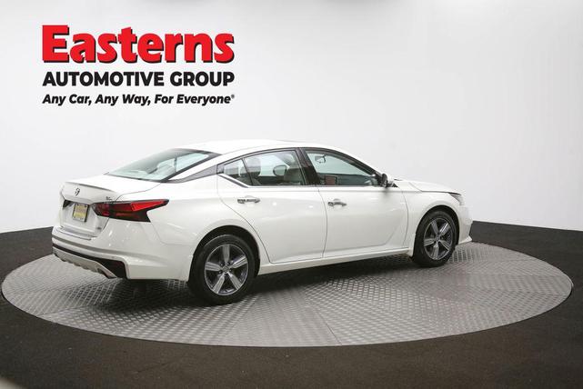 Photo of 2021 Pearl White Tricoat Nissan Altima