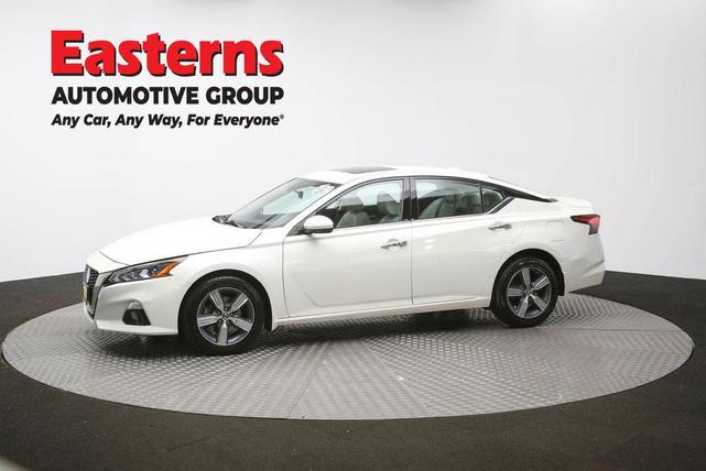 Photo of 2021 Pearl White Tricoat Nissan Altima