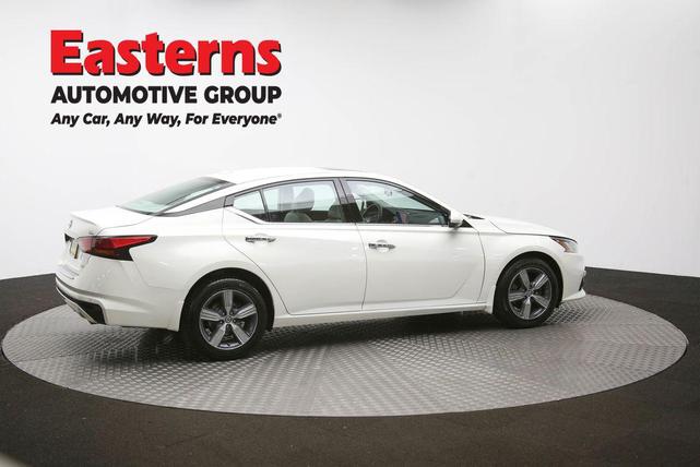 Photo of 2021 Pearl White Tricoat Nissan Altima
