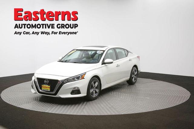 Photo of 2021 Pearl White Tricoat Nissan Altima
