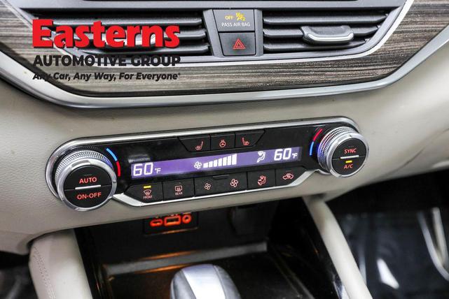 Photo of 2021 Pearl White Tricoat Nissan Altima