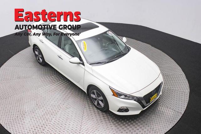 Photo of 2021 Pearl White Tricoat Nissan Altima