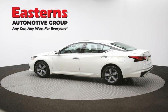 Photo of 2021 Pearl White Tricoat Nissan Altima