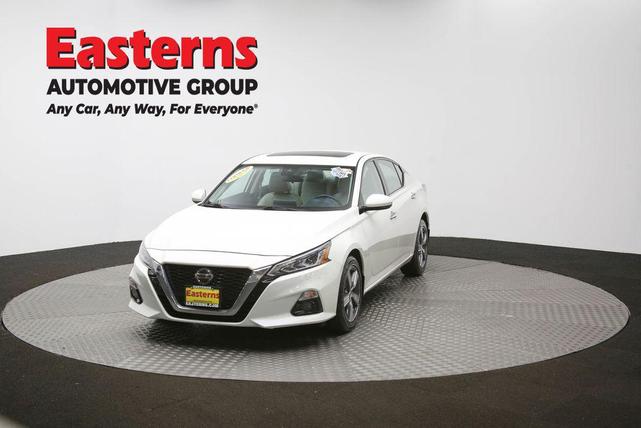 Photo of 2021 Pearl White Tricoat Nissan Altima
