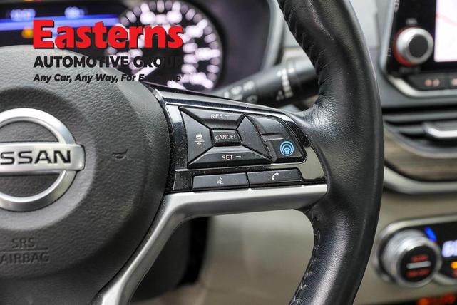 Photo of 2021 Pearl White Tricoat Nissan Altima