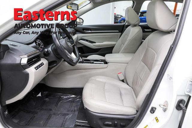Photo of 2021 Pearl White Tricoat Nissan Altima