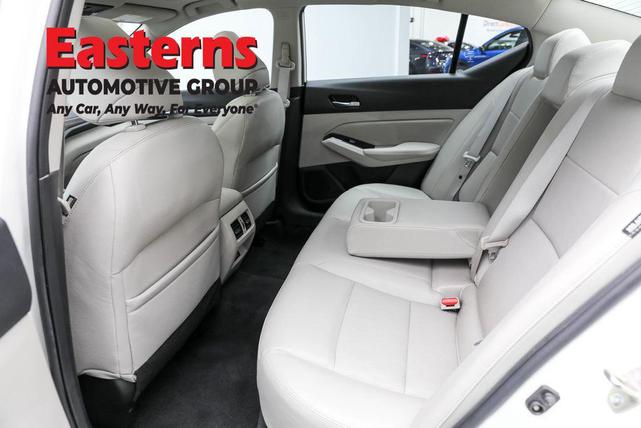 Photo of 2021 Pearl White Tricoat Nissan Altima